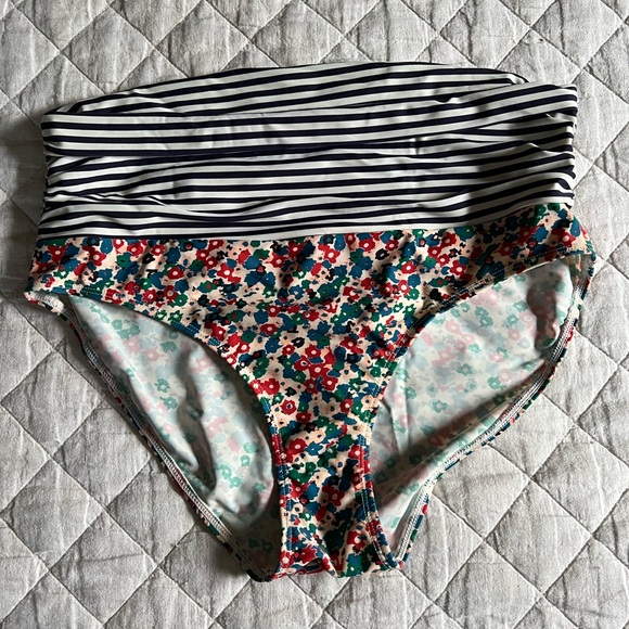 Seraphine maternity bikini set small - Picture 9 of 15